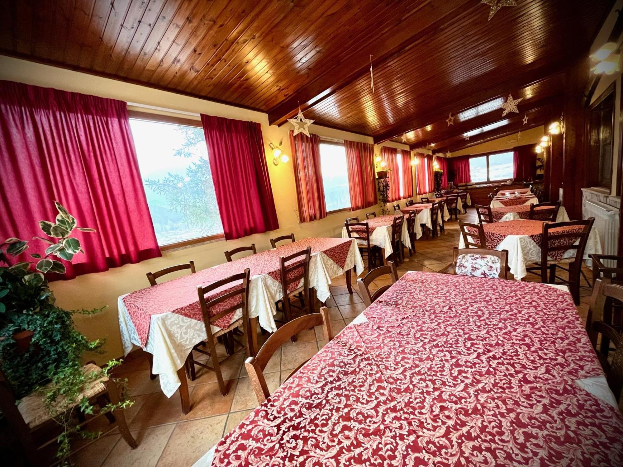Hotel Pinguino Pescasseroli Exteriör bild